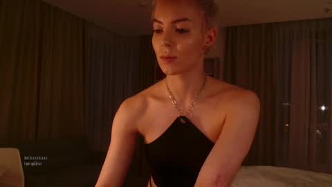 Elizabeth online show from September 2025 03:56:02 PM