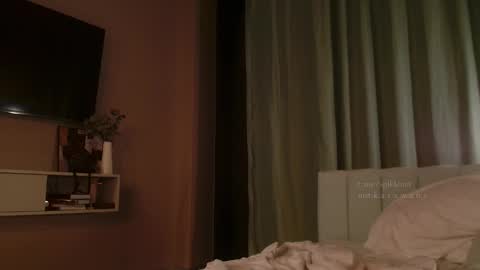 Elizabeth online show from March 2026 04:44:02 PM