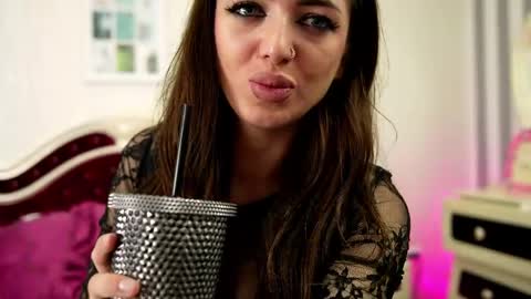 Snapshot of squirt_bunny69 chatting on May 2026 06:23:02 PM Stacy online show from May 2026 06:23:02 PM