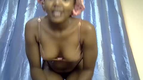 Snapshot of squirt_quueen chatting on March 2026 01:12:02 AM squirt_quueen online show from March 2026 01:12:02 AM