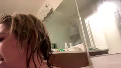 Snapshot of squirtinshawty chatting on November 2025 06:38:02 AM squirtinshawty online show from November 2025 06:38:02 AM