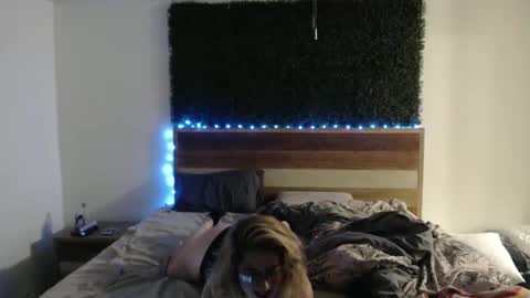 Snapshot of squirtinshawty chatting on November 2025 09:09:01 AM squirtinshawty online show from November 2025 09:09:01 AM