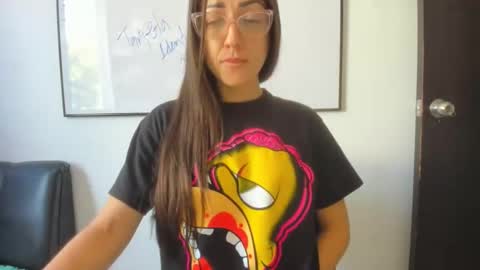 Snapshot of squirttati33 chatting on October 2025 03:42:01 PM Tati online show from October 2025 03:42:01 PM