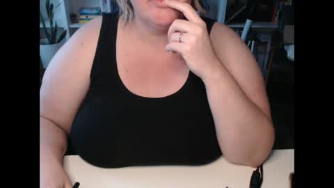 Snapshot of squirtymilfjess chatting on December 2024 01:58:01 PM Messi Jessi online show from December 2024 01:58:01 PM