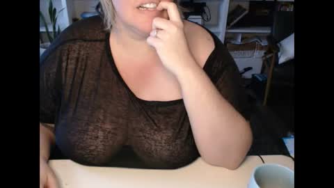 Snapshot of squirtymilfjess chatting on January 2025 02:19:01 PM Messi Jessi online show from January 2025 02:19:01 PM