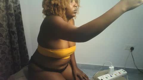 Snapshot of squish_sexy chatting on June 2026 07:19:02 PM Sexy muna online show from June 2026 07:19:02 PM