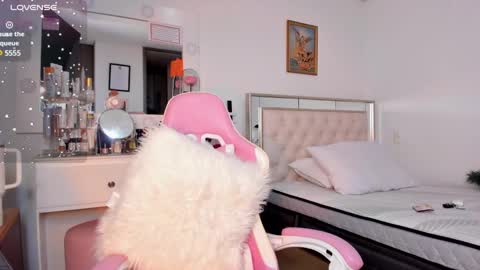 Laura online show from January 2025 05:05:01 AM