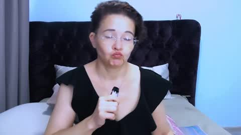 Snapshot of staceydarling chatting on May 2026 04:39:01 AM staceydarling online show from May 2026 04:39:01 AM
