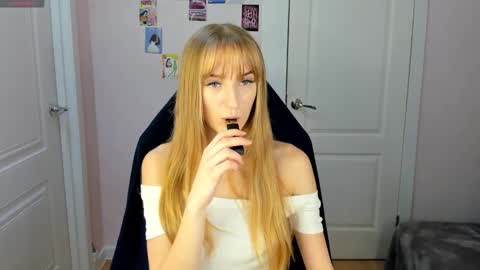 Snapshot of stacy_riiver chatting on December 2024 08:11:02 AM Stacy Mon Tue Wed Thu Fri Sun GMT GMT 3 1000am - 0400pm online show from December 2024 08:11:02 AM