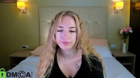 Snapshot of stacy_riiver chatting on September 2025 07:55:02 AM Stacy Mon Tue Wed Thu Fri Sun GMT GMT 3 1000am - 0400pm online show from September 2025 07:55:02 AM