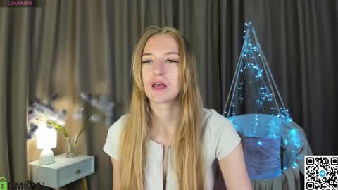 Snapshot of stacy_riiver chatting on September 2025 07:35:02 AM Stacy Mon Tue Wed Thu Fri Sun GMT GMT 3 1000am - 0400pm online show from September 2025 07:35:02 AM