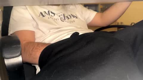 stang_ online show from November 2025 01:01:01 PM