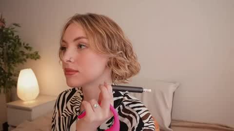 Kristina online show from April 2026 01:44:01 PM