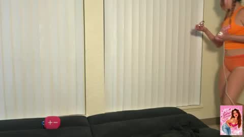 Snapshot of stara_dreams chatting on June 2026 05:45:01 AM Stara Winters online show from June 2026 05:45:01 AM