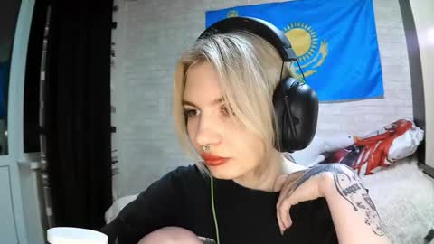 Snapshot of starremick chatting on September 2025 04:07:01 PM Katie online show from September 2025 04:07:01 PM