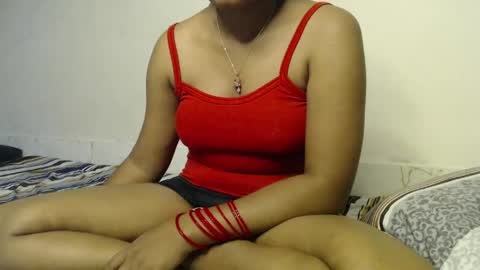 Snapshot of starrywhispers chatting on May 2026 12:04:02 PM StarryWhispers online show from May 2026 12:04:02 PM