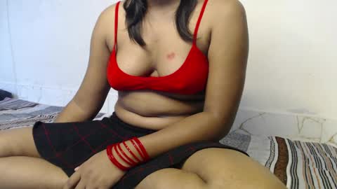 Snapshot of starrywhispers chatting on May 2026 09:37:01 AM StarryWhispers online show from May 2026 09:37:01 AM