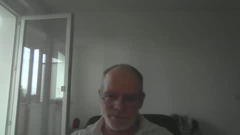 Snapshot of statisfaktion chatting on May 2026 06:50:01 PM statisfaktion online show from May 2026 06:50:01 PM