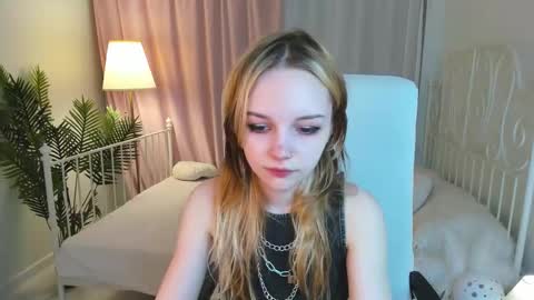 Snapshot of staymonica chatting on October 2025 01:20:02 PM MONICA online show from October 2025 01:20:02 PM