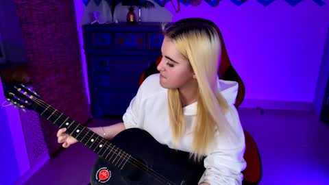 stef_nicks online show from September 2025 09:20:01 AM