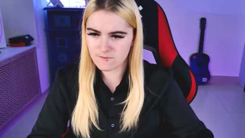 stef_nicks online show from September 2025 09:11:01 AM