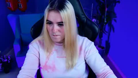 stef_nicks online show from October 2025 09:09:01 AM