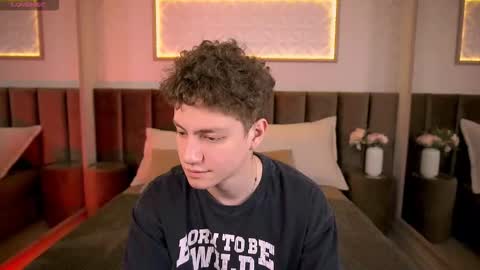 Esrefan online show from February 2026 07:32:02 PM