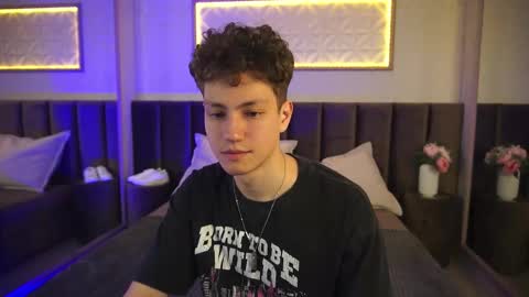 Esrefan online show from March 2026 08:01:02 PM