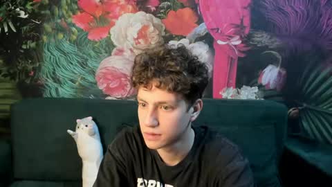 Esrefan online show from April 2026 07:41:01 PM