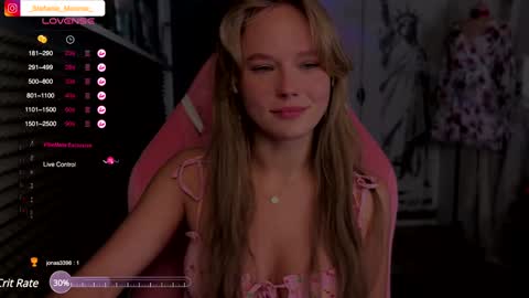 Snapshot of stefanie_collins chatting on December 2024 09:56:01 PM Stefanie online show from December 2024 09:56:01 PM