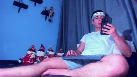 Snapshot of stefann_salvatore chatting on January 2025 03:33:01 AM Stefann Salvatore online show from January 2025 03:33:01 AM