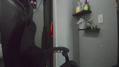 Snapshot of stefann_salvatore chatting on November 2025 05:50:02 PM Stefann Salvatore online show from November 2025 05:50:02 PM