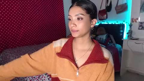 Im MiaIts my first day here  online show from December 2024 06:09:01 AM