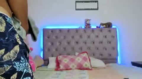 stefany_andruw online show from October 2025 02:07:01 PM