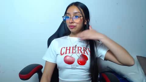 Stefanny lopez online show from March 2025 12:00:01 PM