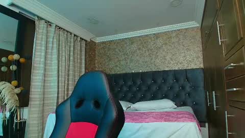 Estella online show from September 2025 10:11:01 PM