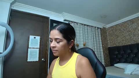 Estella online show from October 2025 09:26:02 PM