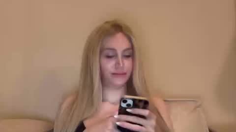 Stella Bella online show from October 2025 01:11:01 AM