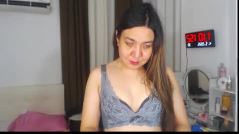 Snapshot of stellahugets chatting on May 2026 03:02:01 AM Stella online show from May 2026 03:02:01 AM