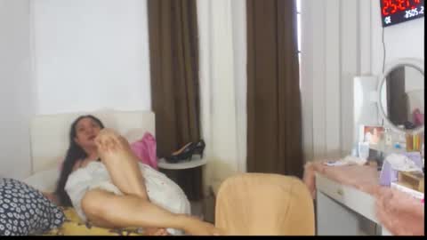 Snapshot of stellahugets chatting on May 2026 03:13:02 AM Stella online show from May 2026 03:13:02 AM