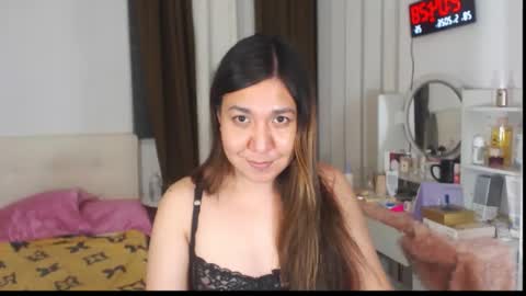 Snapshot of stellahugets chatting on May 2026 06:05:02 PM Stella online show from May 2026 06:05:02 PM