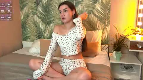 Snapshot of stellapierces chatting on April 2026 06:33:02 AM stellapierces online show from April 2026 06:33:02 AM
