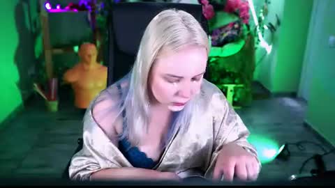Snapshot of stellawatts chatting on July 2026 08:05:01 AM Stella online show from July 2026 08:05:01 AM