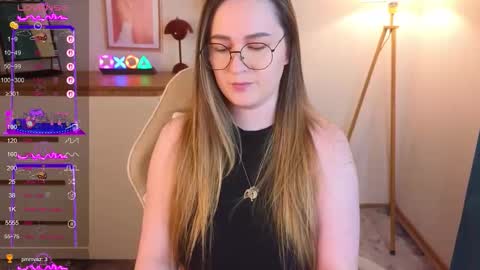 Emma online show from September 2025 09:09:01 PM