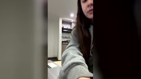 Emma online show from December 2025 04:41:01 AM