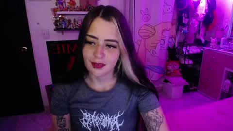 Snapshot of stephani_rousso chatting on June 2026 11:36:01 PM joha cosmo online show from June 2026 11:36:01 PM