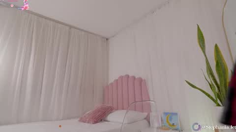 stephania_let online show from November 2025 06:18:01 PM