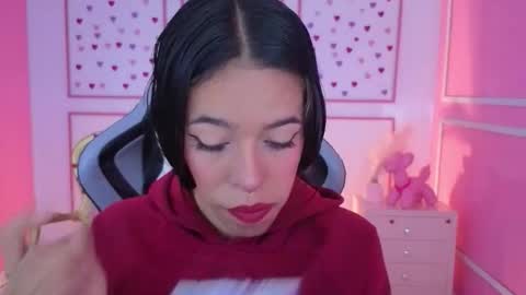 Stephania online show from October 2025 11:42:01 AM