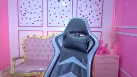 Stephania online show from December 2025 11:48:02 AM