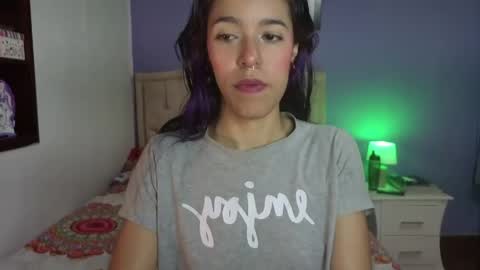 Stephania online show from April 2026 03:35:01 PM